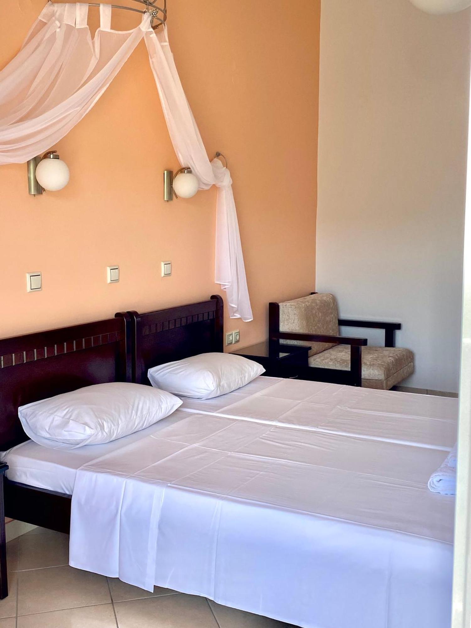 Hotel Alexandros 아무디아 외부 사진