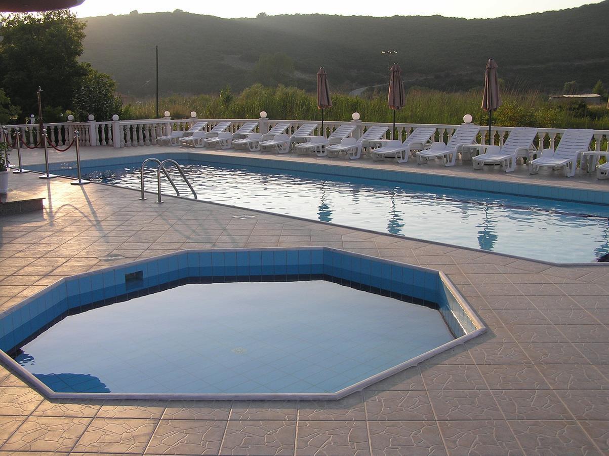 Hotel Alexandros 아무디아 외부 사진